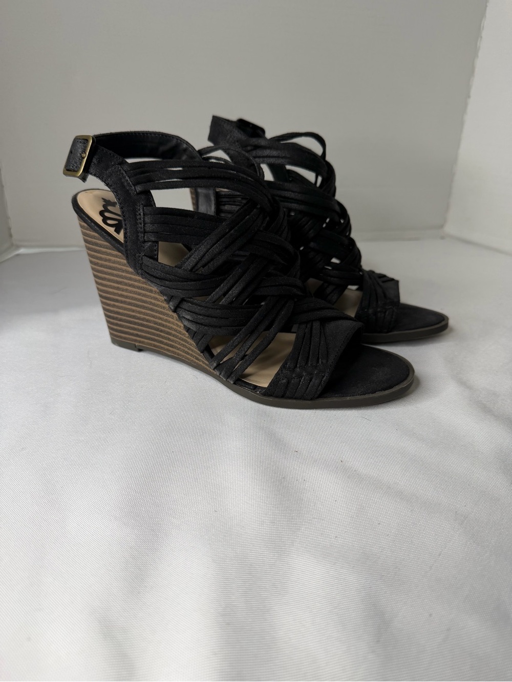 Fergalicious Howdy Black Strappy Wedge Sandals. Size 6.5